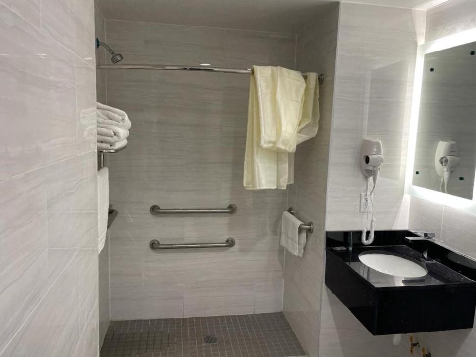 Standard Queen Room interior